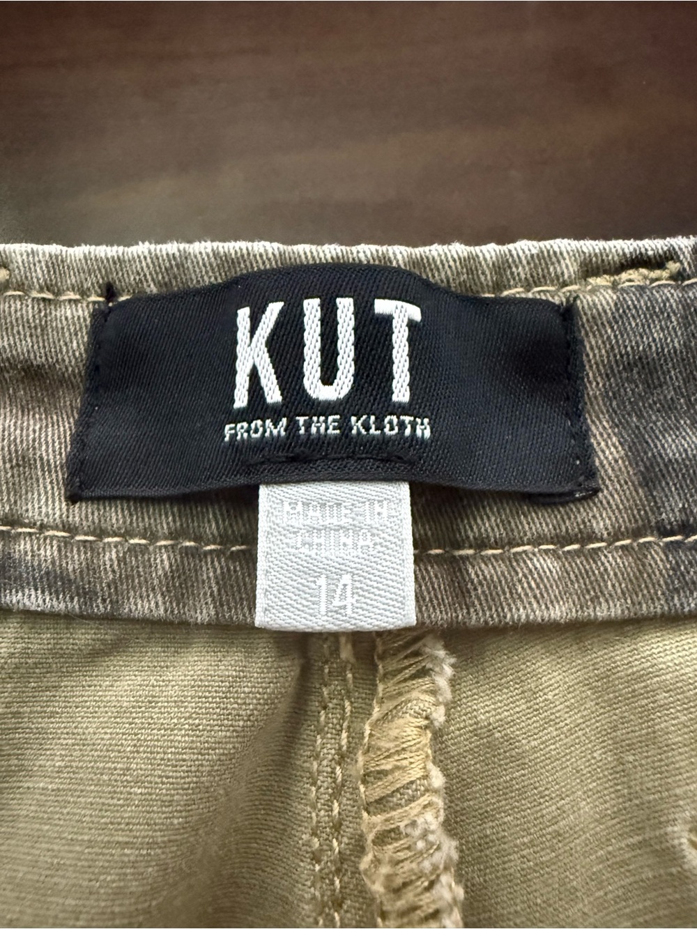 KUT From The Kloth Ashton High Rise Barrel Leg, Olive Camo, Size 14 - Picture 12 of 15
